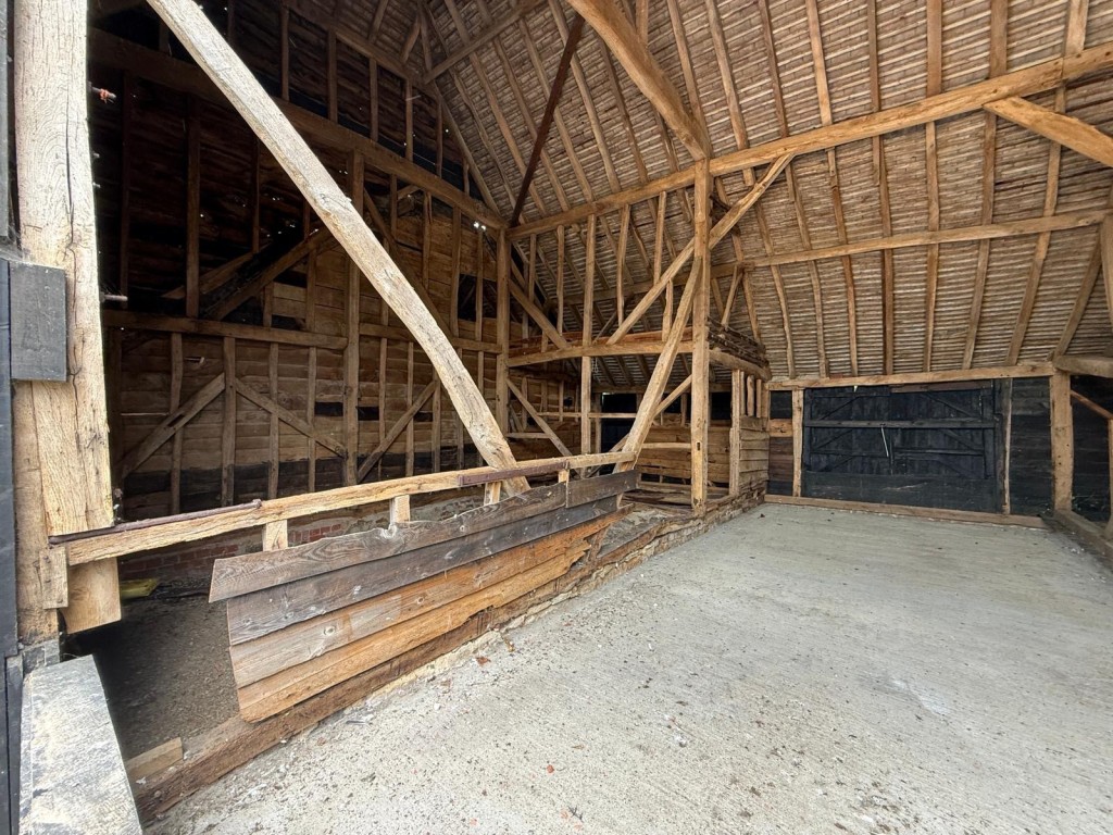 Lot: 67 - BARN AND CARPORT WITH PLANNING FOR FIVE-BEDROOM DETACHED HOUSE - Internal 3